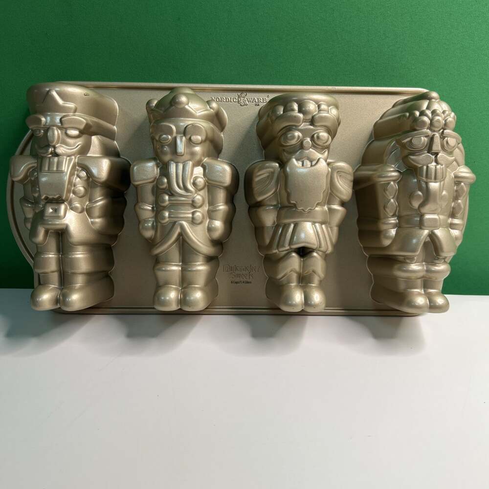 Nutcracker Sweets Nordic Ware Nonstick Cakelet Cake Baking Bake Pan Christmas